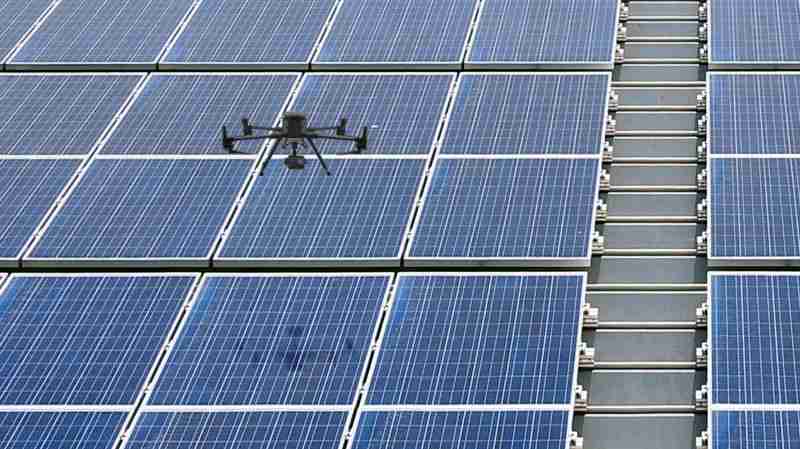 巨星国际以无人机搭配IR Sensor热显像技术进行全方面模块健检，，有效降低人力成本并提升发电量